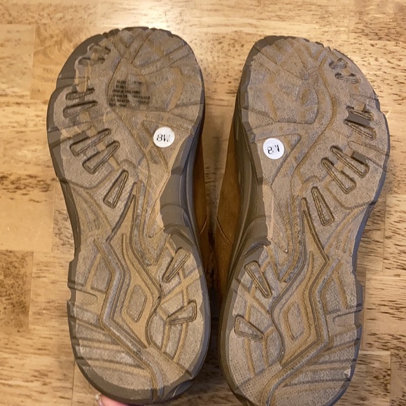 Carol Wright’s “Gail” faux Sherpa microsuede clog - Picture 7 of 10